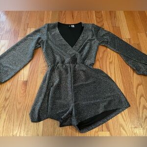 XS long sleeve glittery romper